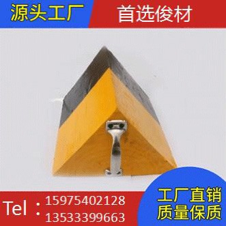 上(shàng)漆三角木(mù)
